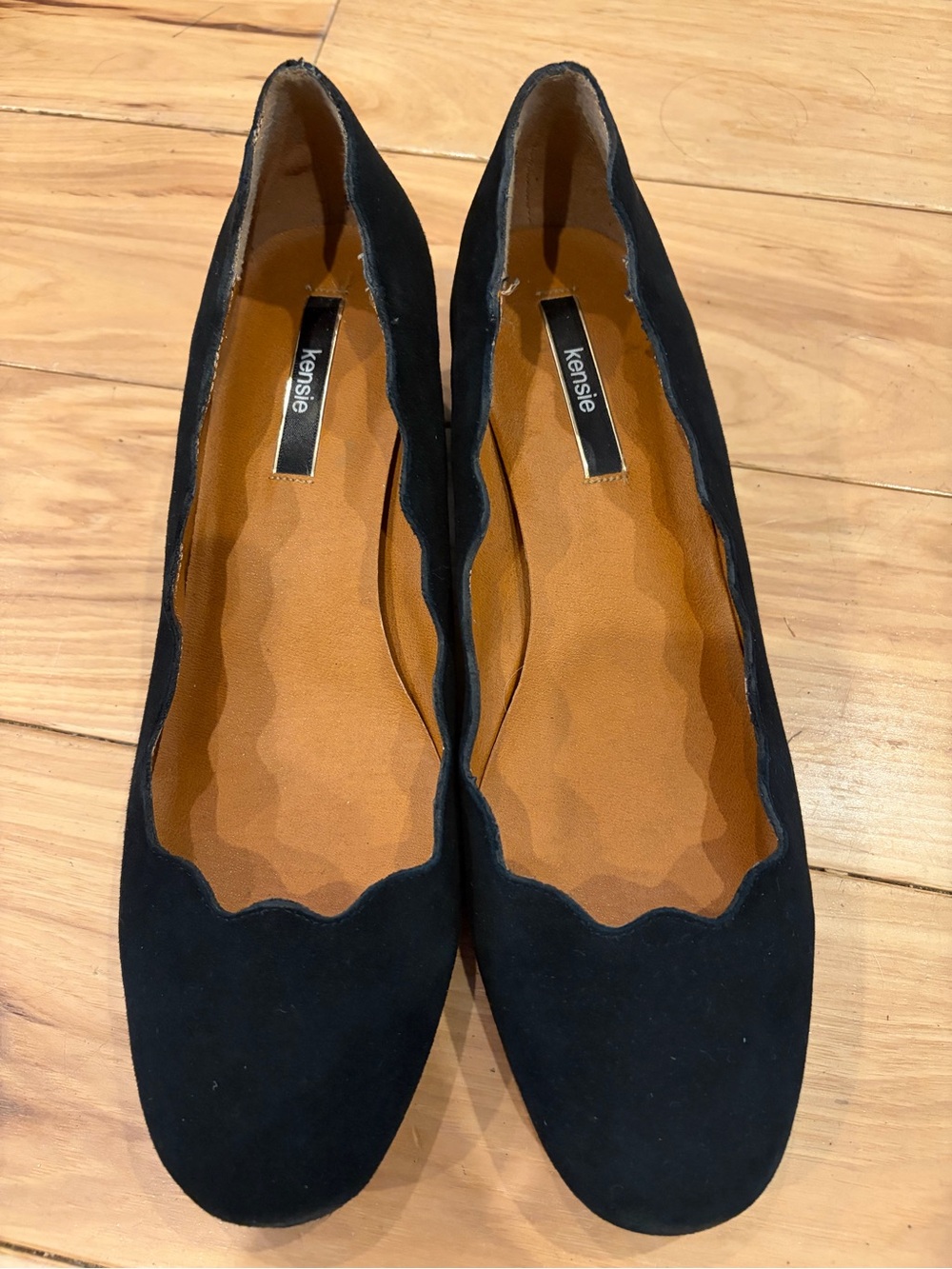 Kensie Black Scalloped Edge low heels